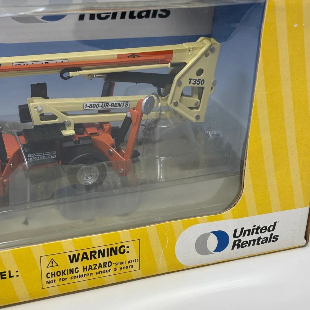 United Rentals Collector Series V Ford F150‎ Pickup & JLG TOW-PRO T350 Boom Lift